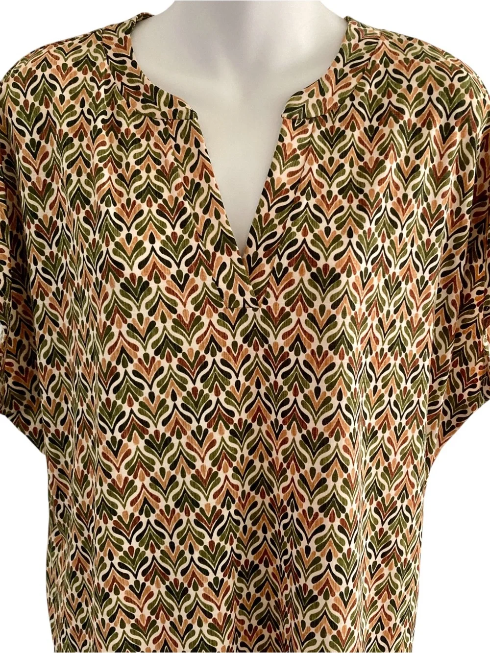 Laura | Patterned V-Neck Top - Picture 2 of 10